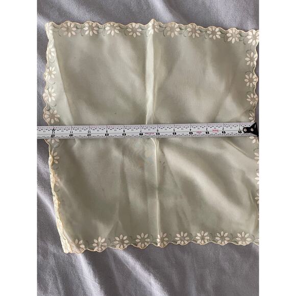 Vintage Daisy Edged Yellow Handkerchief - Picture 4 of 7